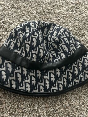 Fashion bucket hat